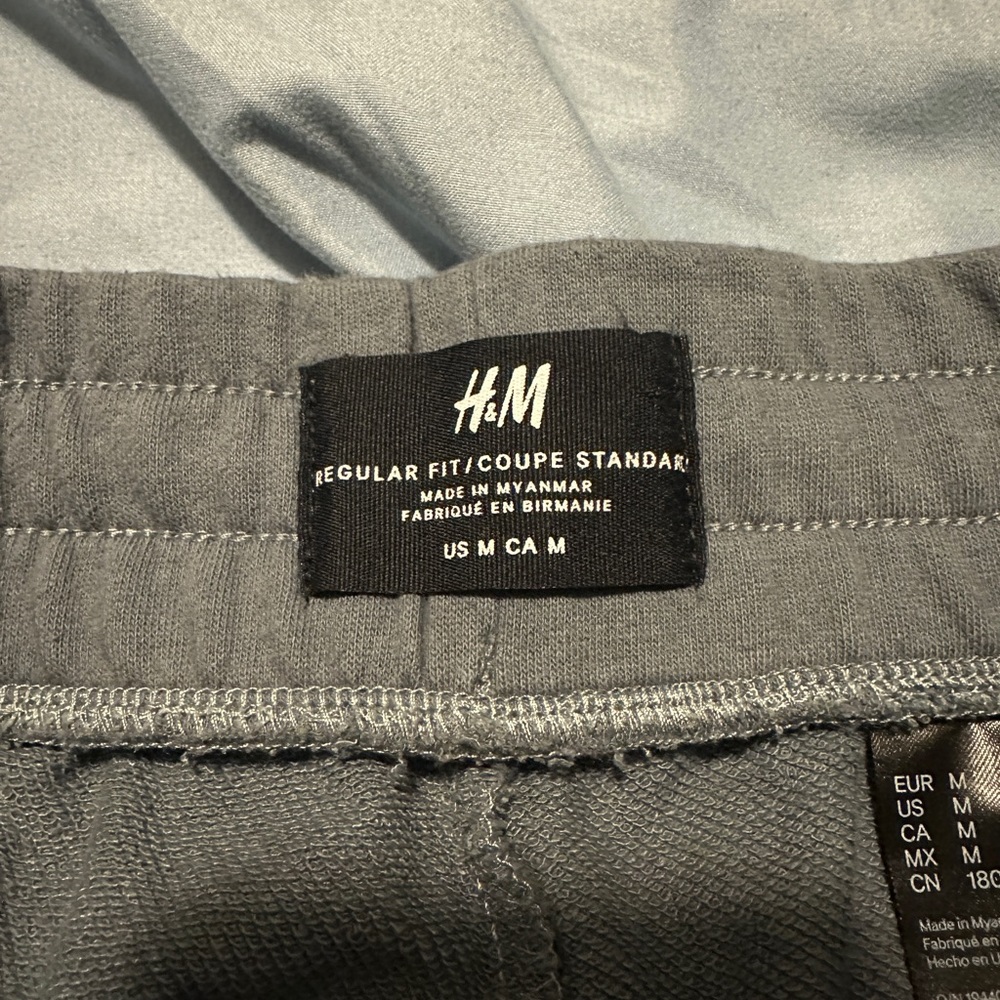Mens H&M Regular-Fit Raw-Edge Hem French Terry Sweat Shorts - Dark Grey - Size M - Picture 9 of 11